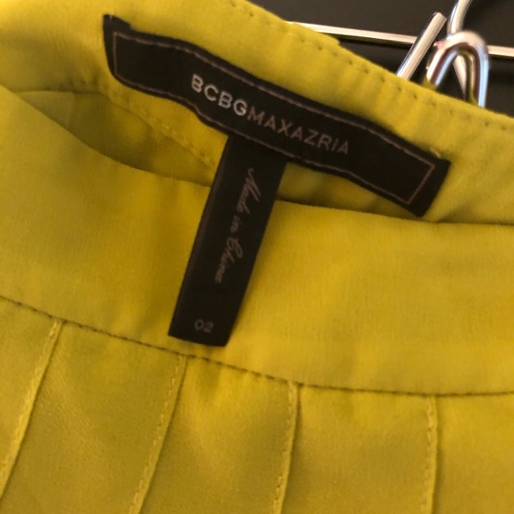 Pleated olive green BCBG MaxArzia skirt - Picture 5 of 5